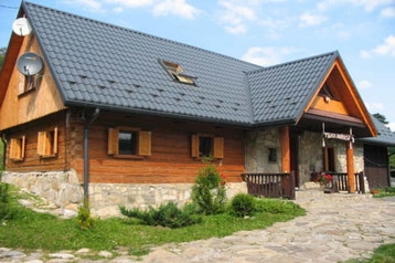 Polonia Chata Kletno, Exterior